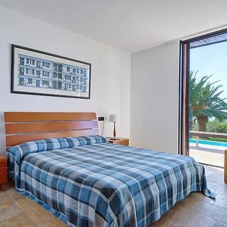 Punta Prima Sleeps 6 Pool Air Con Wifi Villa
